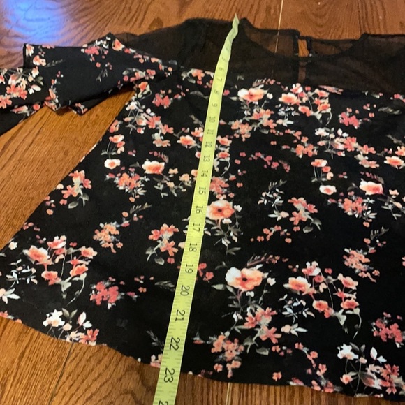 NWOT WHBM Floral print / mesh dot / blouse tiered bell sleeves stretch Small - Picture 12 of 12